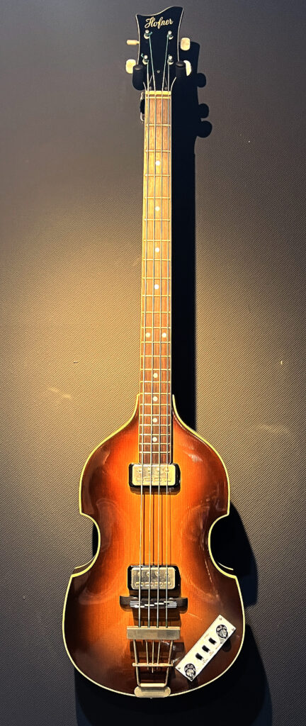 神奈川県横須賀市より、Hofner Violin Bass 500/1 Vintage 62 ベースを